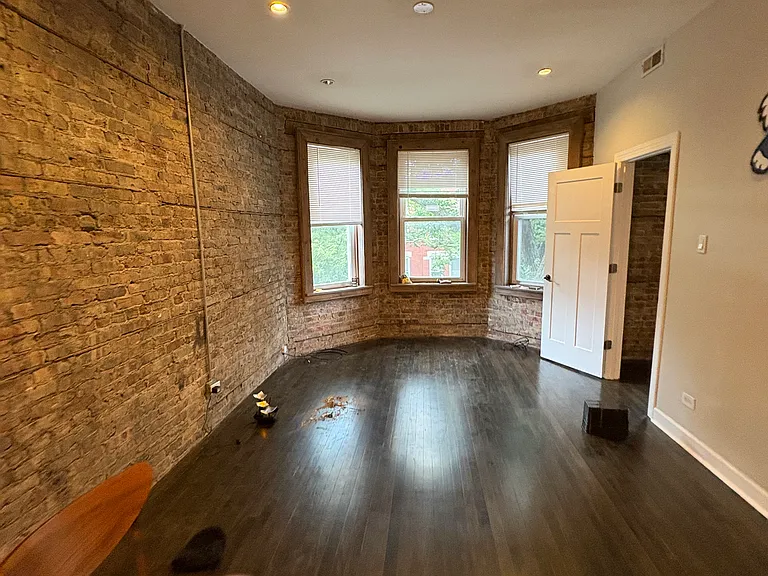 1077 N Paulina St #3 — Photo 2