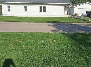 411 S Plum St, Farmland, IN 47340
