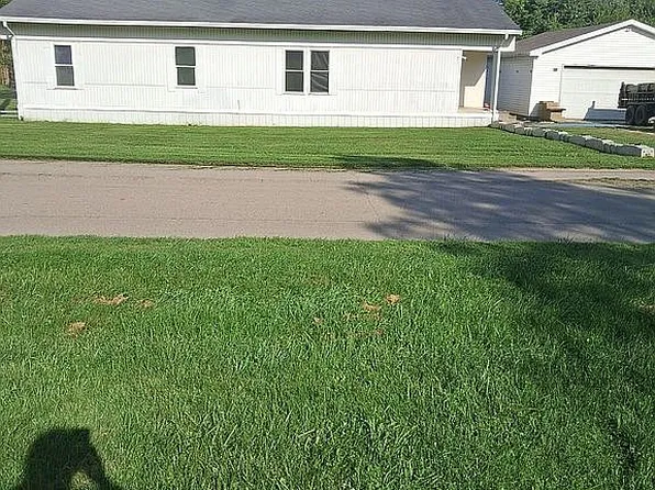 411 S Plum St, Farmland, IN 47340