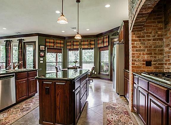 5th image of 5501 Moorewood Dr