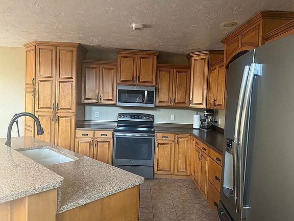 Kitchen-appliances included