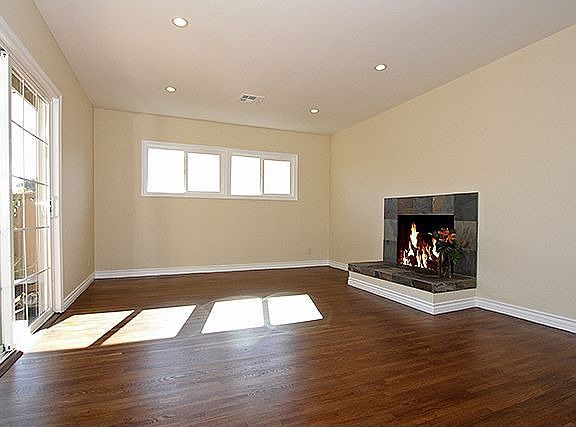 5th image of 7646 Babcock Ave