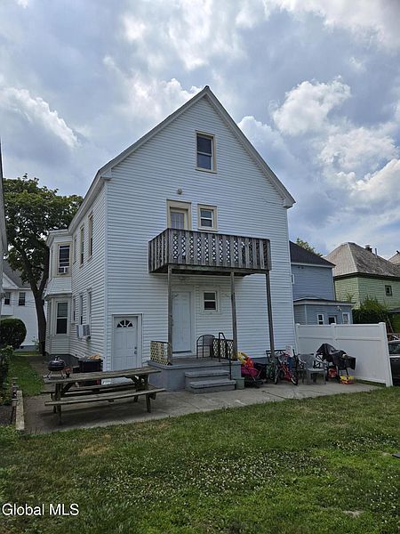 4th image of 733 Mason Street