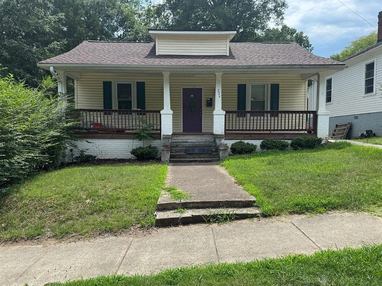 4 bed, 1.0 bath, 1700 sqft, $1,500 — Photo 1