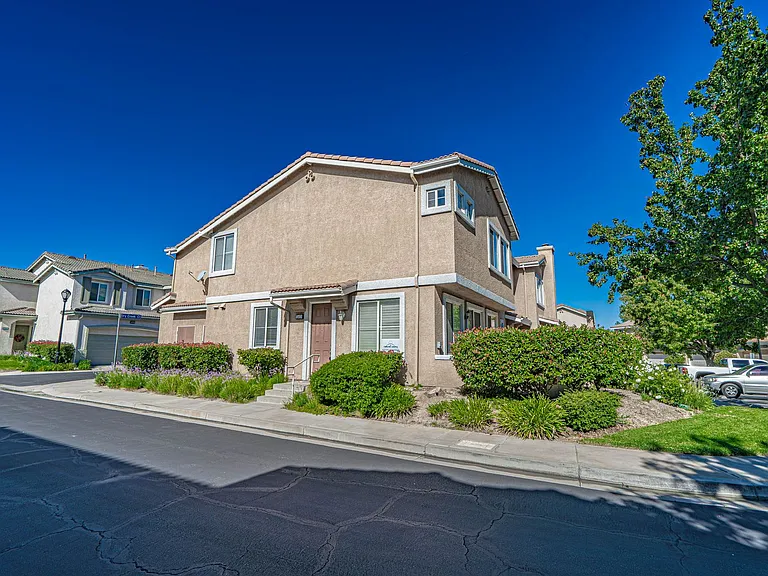 25410 Dry Creek Ct — Photo 1