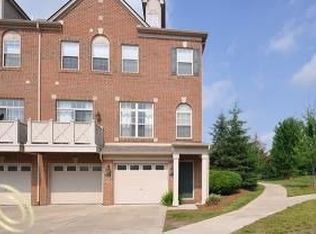 39868 Rockcrest Cir, Northville, MI 48168