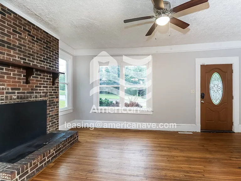 18532_003_living_room_3.jpg