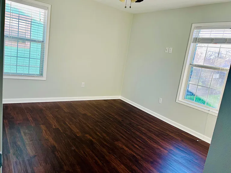 4413 Moravian Dr — Photo 16