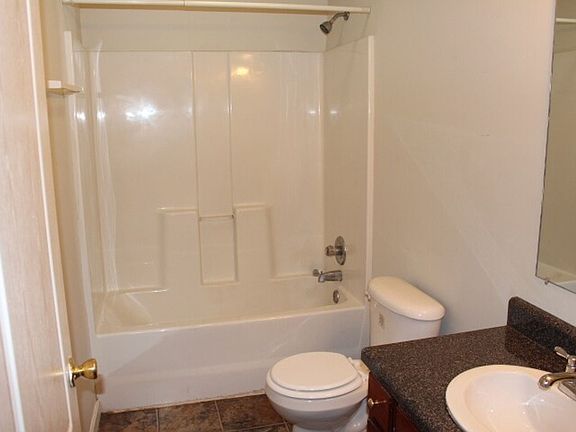 5th image of 2963-2965-2967 Landmark Ct NE #2965
