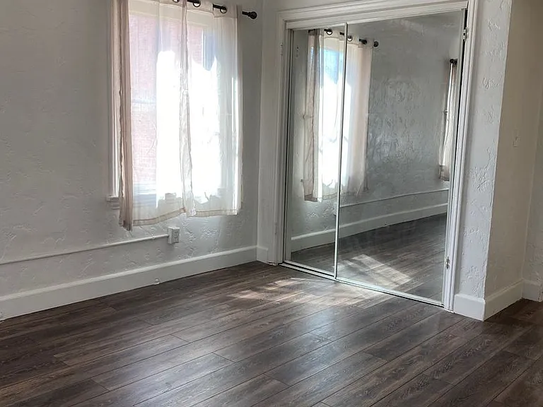 824 E Main St — Photo 4