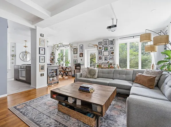 79 Washington Pl APT 2R, New York, NY 10011