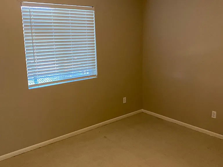 403 E Quail Ave — Photo 7
