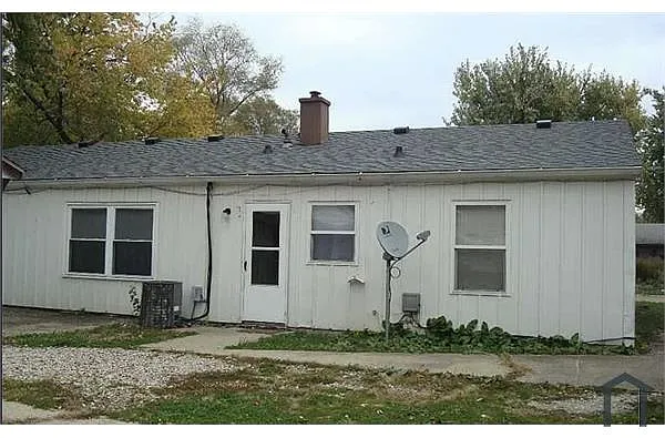 Building Photo - 3626 Chrysler St