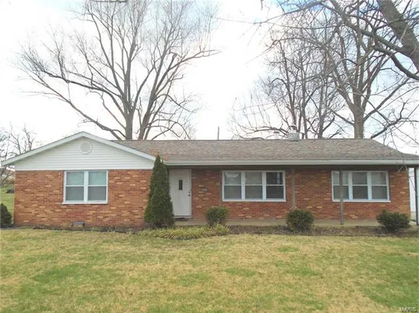 6011 Old Collinsville Rd, Fairview Heights, IL 62208