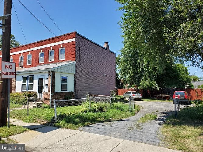 2nd image of 907 Fairview St