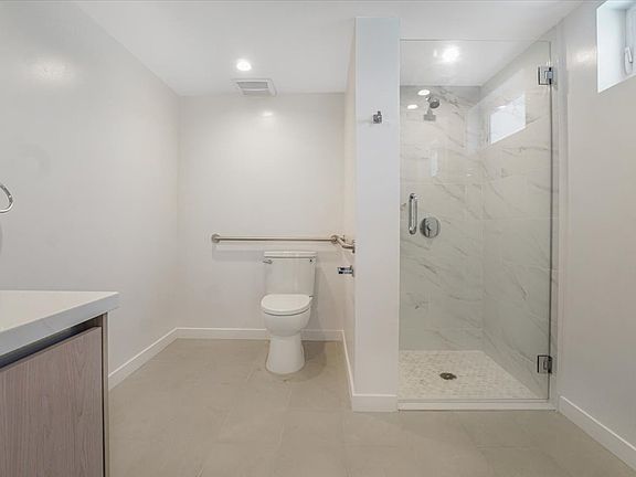 5th image of 10918 Camarillo St #501