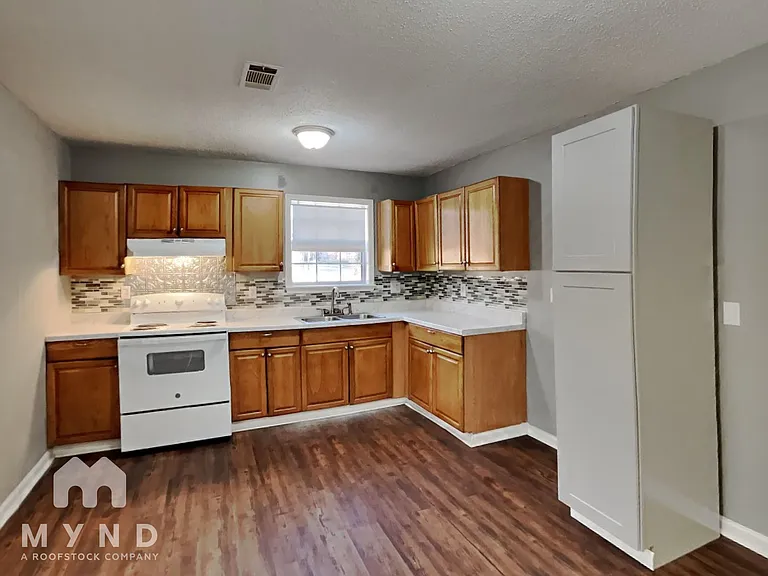 759 Olympic St — Photo 2