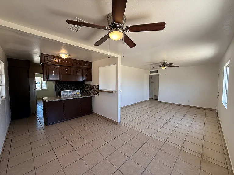 1301 W 15th St — Photo 3