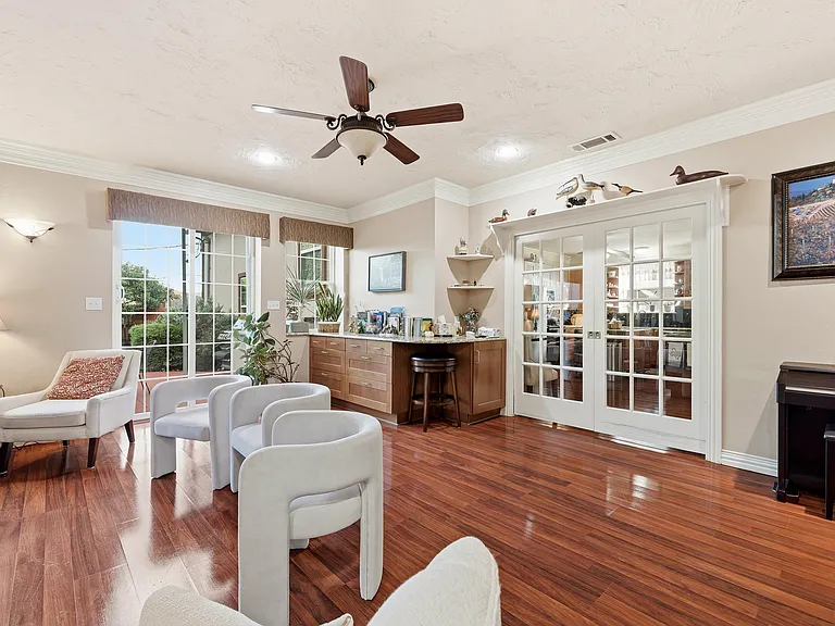 2720 Oates Dr — Photo 22