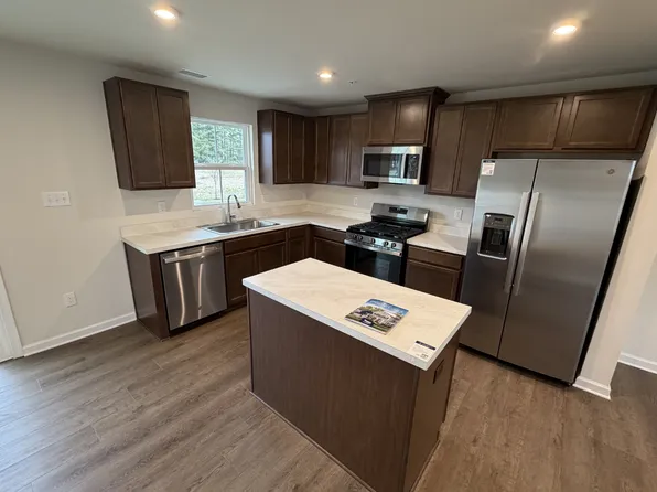 1180 W Walnut Rd #E23, Vineland, NJ 08360