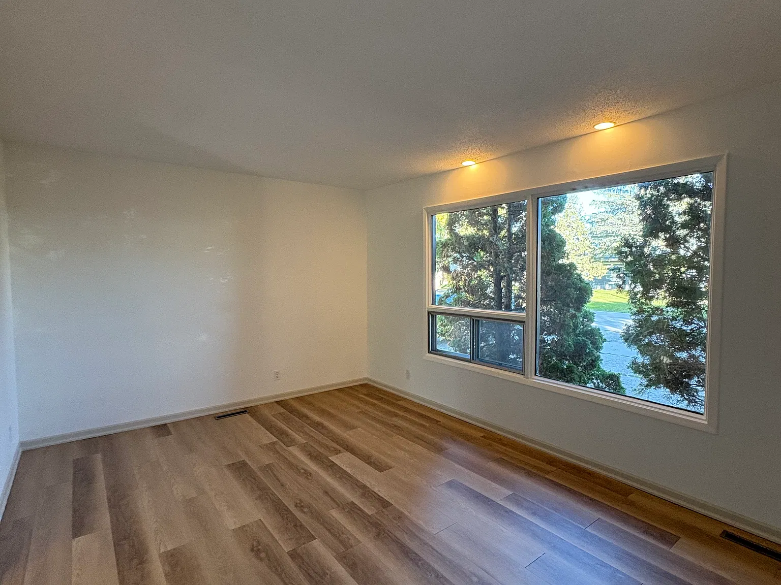 211 Harper Avenue - 213 — Photo 3