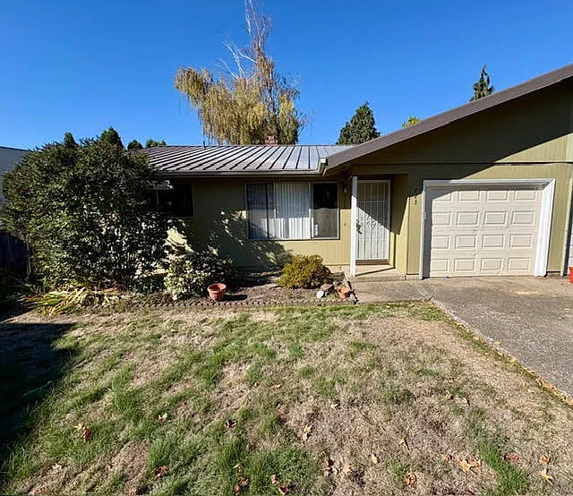 723 Arleta Pl NE