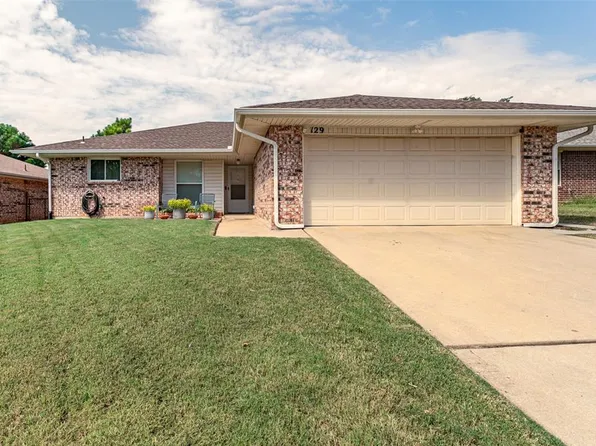 129 Oak Tree Dr, Midwest City, OK 73130