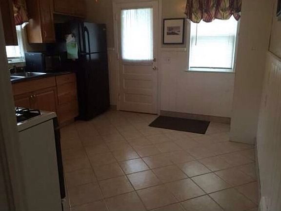 2nd image of 76 Lincoln Ave