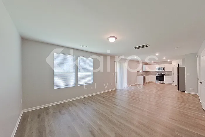 4 bed, 2.5 bath, 2014 sqft, $2,095 — Photo 4
