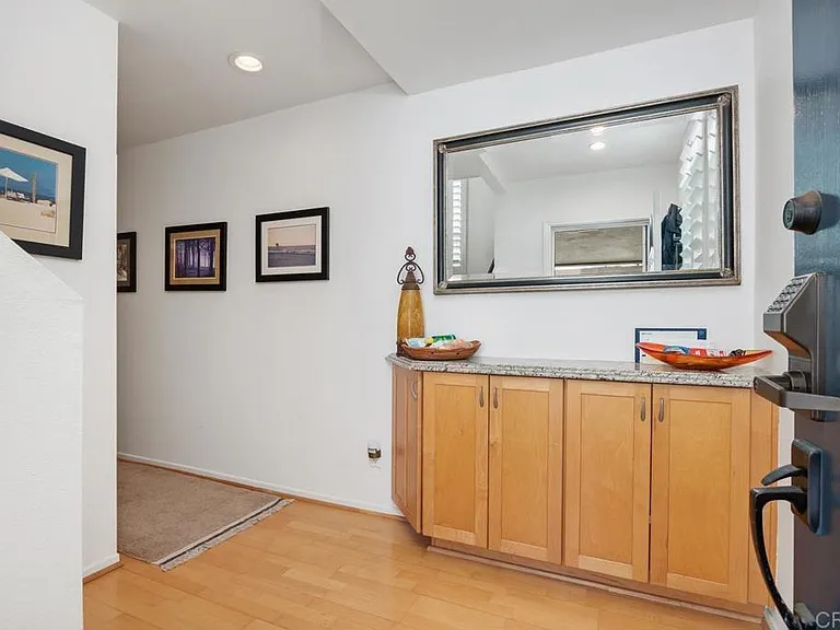 307 Longden Ln — Photo 6