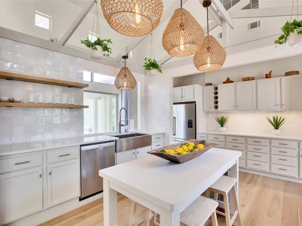 609 S Creekwood Dr, Driftwood, TX 78619