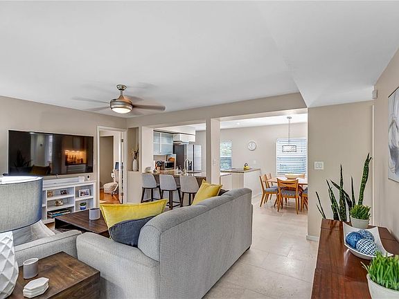 3rd image of 602 SW 7th St #602