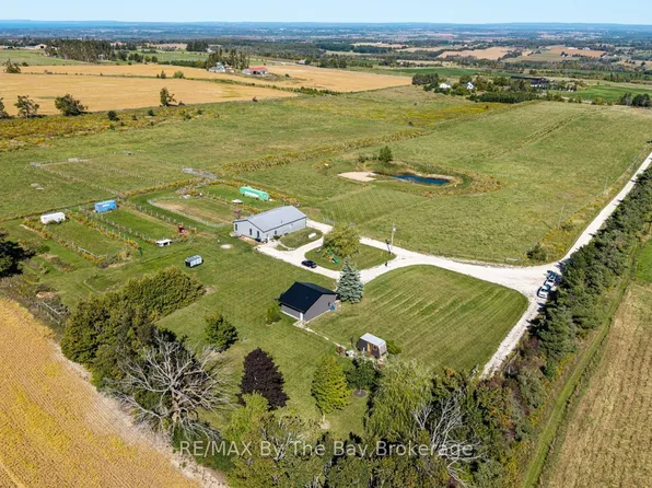 2574 Fairgrounds Rd S, Clearview, ON L0M 1G0