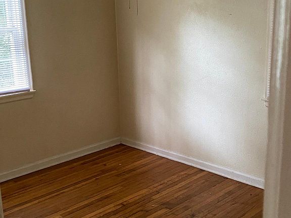 5th image of 127 Oak Forest Dr