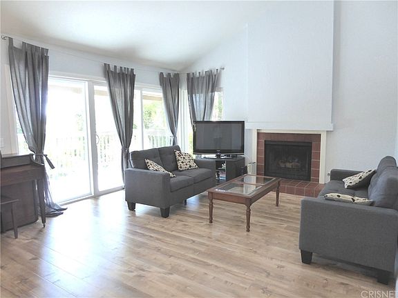 2nd image of 6 N Meadowlark Ln