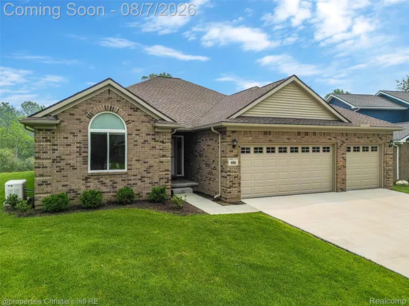 606 6th St, Fenton, MI 48430