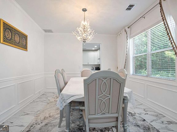 5th image of 785 Streamview Way