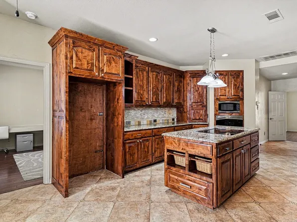 6707 Canyon Crest Dr, Fort Worth, TX 76132