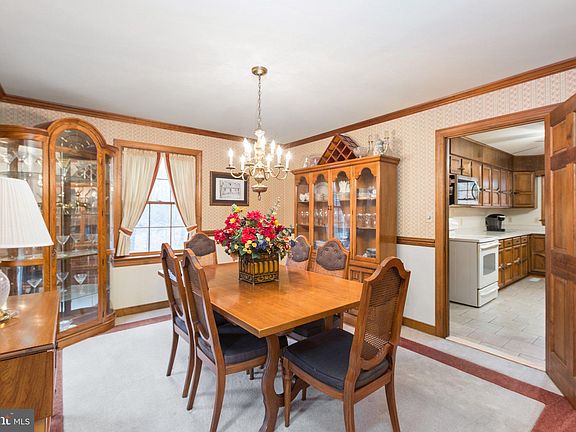 5th image of 203 Ironwood Ln