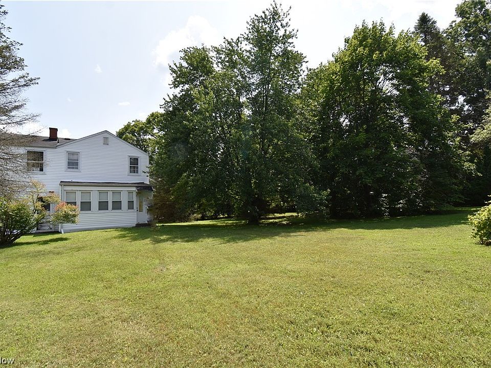 2nd image of 104 Stewart St