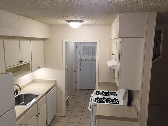 Galley Kitchen, Gas Range