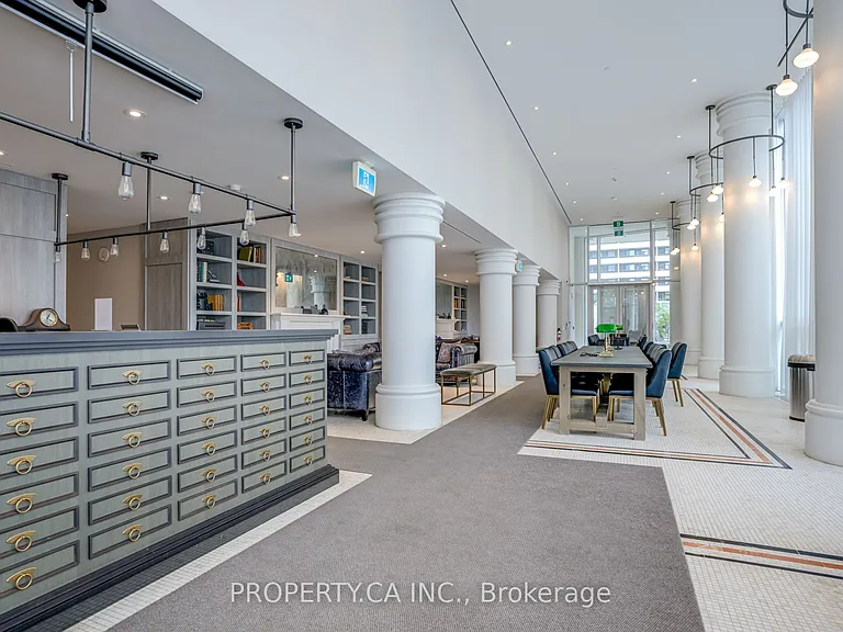33 Helendale Ave #719 — Photo 4