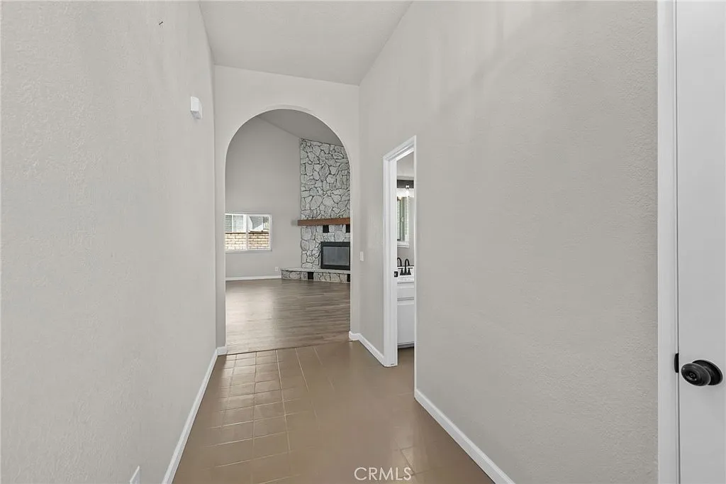 3 bed, 2359 sqft, $3,000 — Photo 3