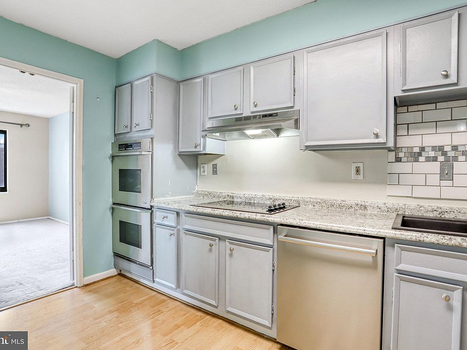 1st image of 203 Yoakum Pkwy APT 1010