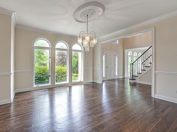 4th image of 1212 Ashbury Ln