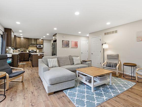 4th image of 2113 Mangrove Dr