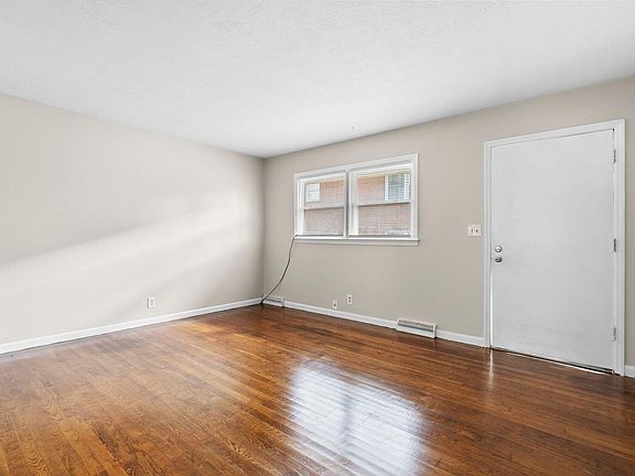 3rd image of 1822 Augusta Dr