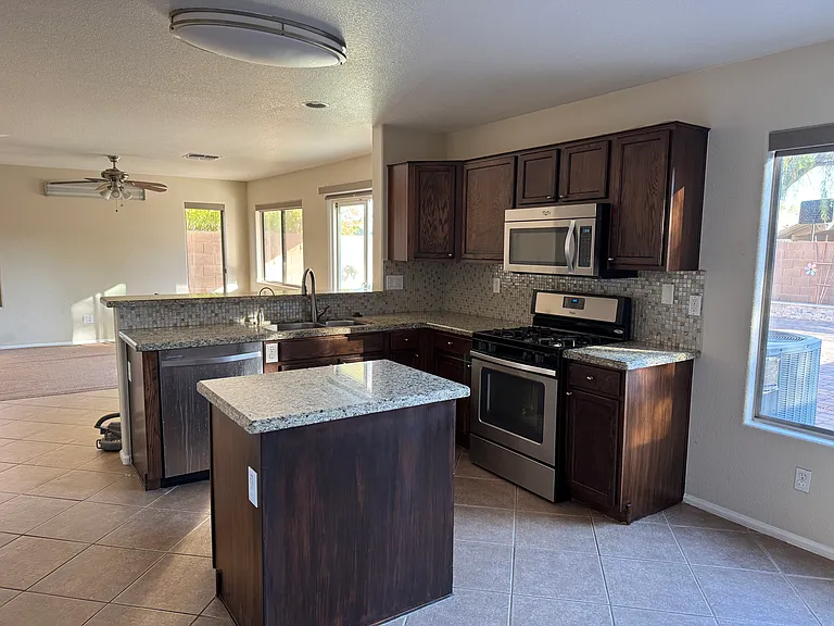 2445 W Running Deer Trl — Photo 8
