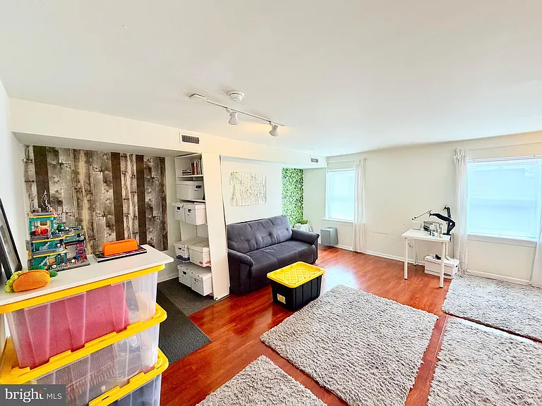 1209 Locust St #3F — Photo 11