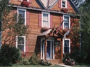 210 West St, Lenox, MA 01240